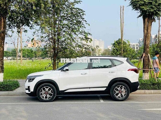 Kia Seltos 2023 Premium 1.4 AT - 13000 km
