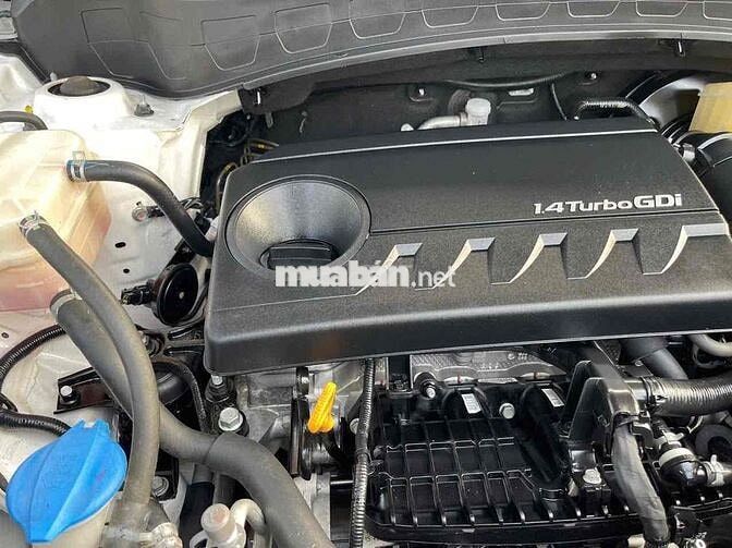 Kia Seltos 2023 Premium 1.4 AT - 13000 km