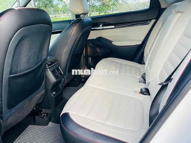 Kia Seltos 2023 Premium 1.4 AT - 13000 km