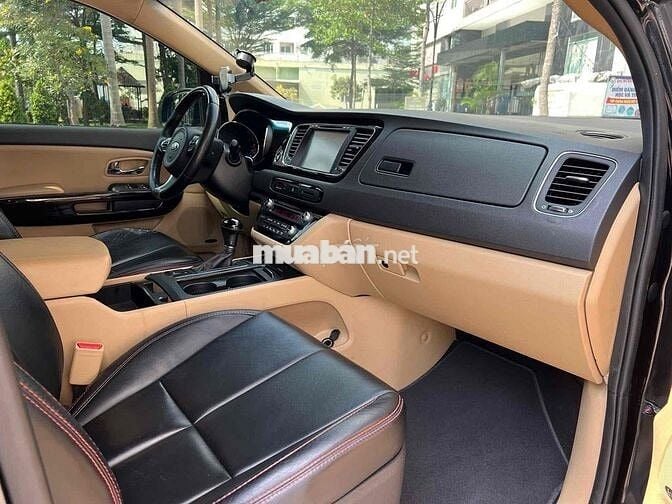 Kia Sedona 2016 3.3 GAT - 150000 km