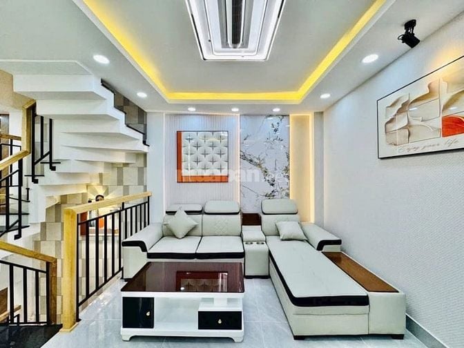 Kẹt tiền cần bán gấp căn nhà ở đường Nhật Tảo, phường 9, quận 10, giá 