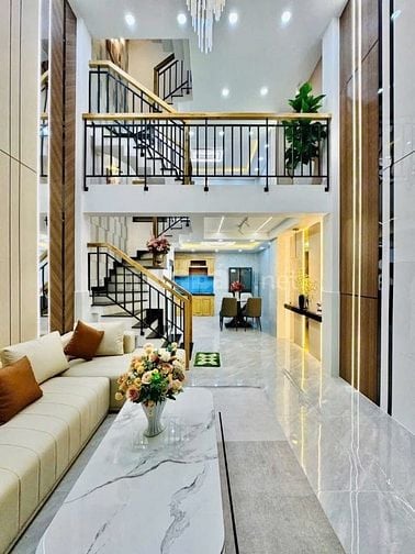 Kẹt tiền cần bán gấp căn nhà ở đường Nhật Tảo, phường 9, quận 10, giá 