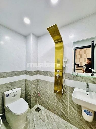 Kẹt tiền cần bán gấp căn nhà ở đường Nhật Tảo, phường 9, quận 10, giá 
