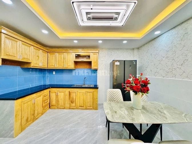 Kẹt tiền cần bán gấp căn nhà ở đường Nhật Tảo, phường 9, quận 10, giá 
