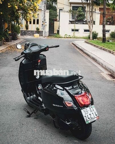 Vespa GTS 300 HPE style bé gấu, nhiều đồ chơi
