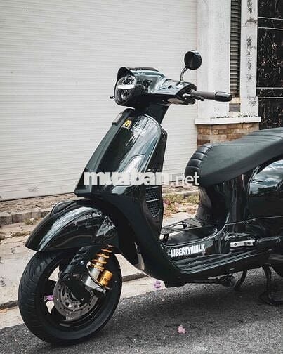 Vespa GTS 300 HPE style bé gấu, nhiều đồ chơi