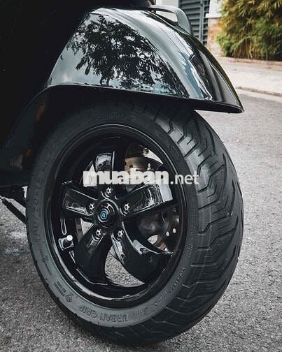 Vespa GTS 300 HPE style bé gấu, nhiều đồ chơi
