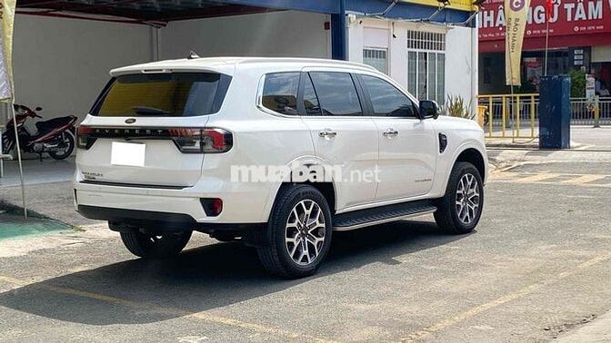 Ford Everest Titanium Xe 7 Chỗ Gia Đình Chuẩn Đẹp