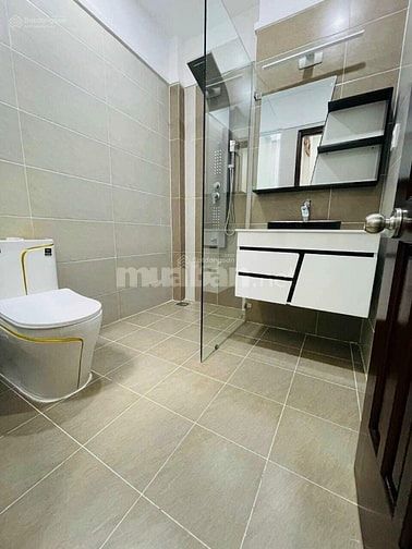 Nhà ngang 4,5 đường Đoàn Như Hài, Q4. Thông Hoàng Diệu, Giá 2,370 tỷ