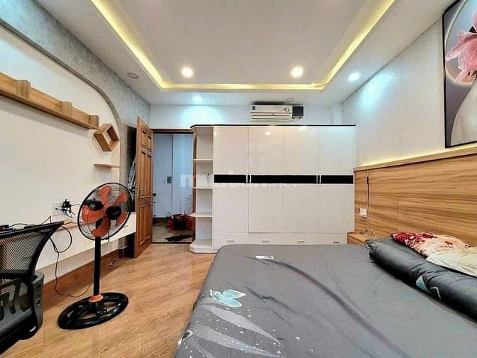 Chính chủ bán nhà CMT8, Quận 3. GIÁ 4TỶ150. DT 48m2. Cho thuê 27tr SHR