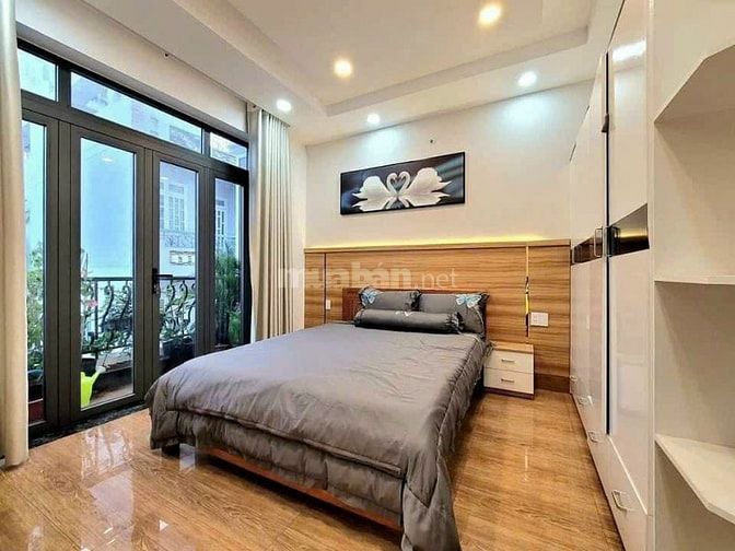 Chính chủ bán nhà CMT8, Quận 3. GIÁ 4TỶ150. DT 48m2. Cho thuê 27tr SHR