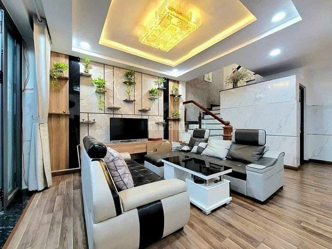 Chính chủ bán nhà CMT8, Quận 3. GIÁ 4TỶ150. DT 48m2. Cho thuê 27tr SHR