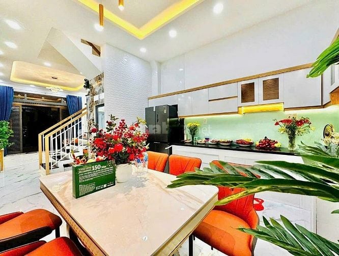 Chính chủ bán nhà CMT8, Quận 3. GIÁ 4TỶ150. DT 48m2. Cho thuê 27tr SHR