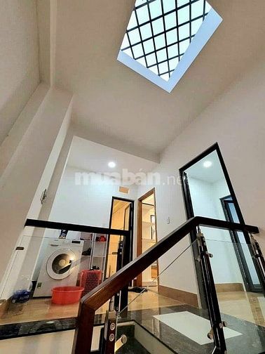 Chính chủ bán nhà CMT8, Quận 3. GIÁ 4TỶ150. DT 48m2. Cho thuê 27tr SHR