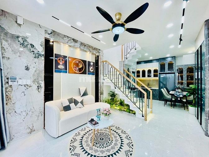 Nhà gần ga Sài Gòn bán tại Hoà Hưng, P13, Q10| Giá 2,520 tỷ| DT 40m2