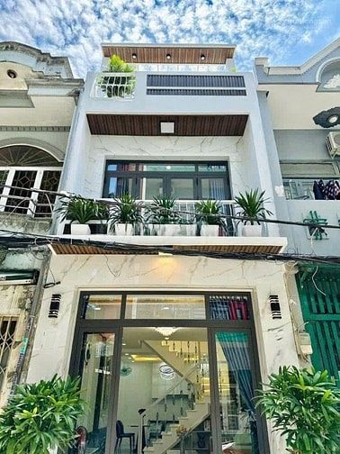 Bán gấp nhà Hai Bà Trưng, Quận 1. GIÁ 4TỶ550 DT 48m2 Đang cho thuê SHR