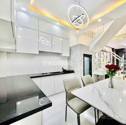 Bán gấp nhà Hai Bà Trưng, Quận 1. GIÁ 4TỶ550 DT 48m2 Đang cho thuê SHR
