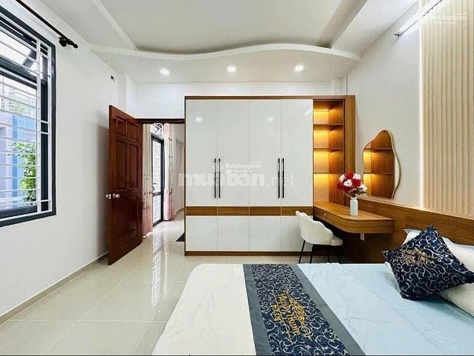 Bán gấp nhà Hai Bà Trưng, Quận 1. GIÁ 4TỶ550 DT 48m2 Đang cho thuê SHR