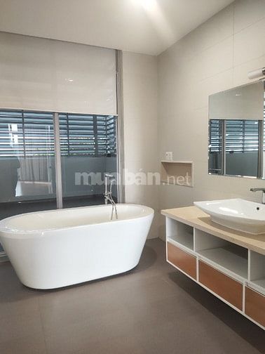 BÁN BIỆT THỰ SÂN VƯỜN RIVIERA COVE 494m2 ĐANG CÓ HD THUÊ LÂU DÀI