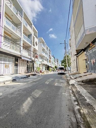 VIEW CỰC CHILL ! NHÀ BÁN ĐỐI DIỆN CÔNG VIÊN Ở ĐƯỜNG 64 Q6. CHỈ 11,2 TỶ