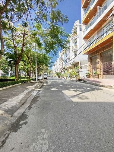 VIEW CỰC CHILL ! NHÀ BÁN ĐỐI DIỆN CÔNG VIÊN Ở ĐƯỜNG 64 Q6. CHỈ 11,2 TỶ