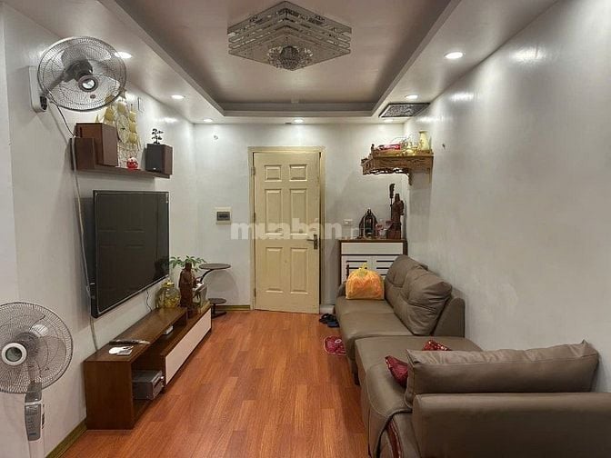 Bán căn hộ 2 PN, view hồ Linh Đàm