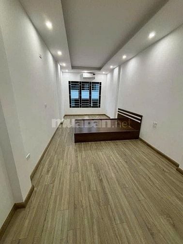 Chính chủ cho thuê nhà 5 tầng,THANG MÁY,thông sàn.