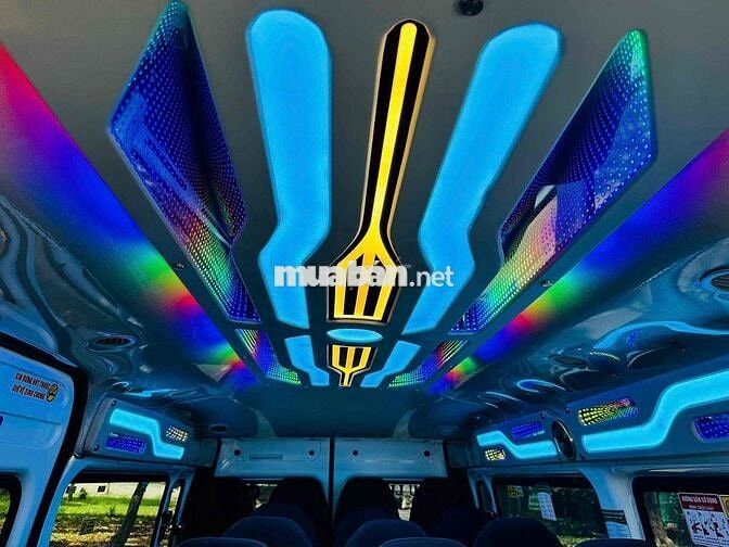 Ford Transit 2023 16 chỗ full đồ