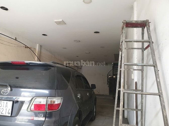 Bán nhà trung tâm Quận Tân Bình, mặt phố Lạc Long Quân, vị trí thoáng