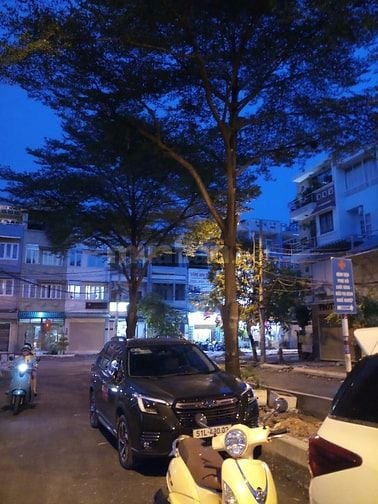 CẦN BÁN Nhà đường 783 tạ quang bửu KDC đồng diều F4Q8 dt: 4x18m, 3 lầu
