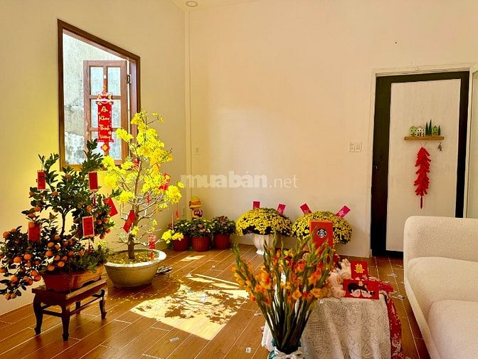 Nhà mặt tiền tầng 1, Lối đi riêng, có sân thượng,sổ hồng
