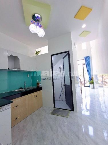 Nhà SHC đường 6m dt  3m x 13m khu  dân cư 