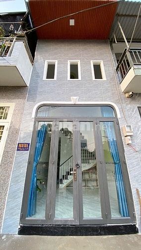 Nhà SHC đường 6m dt  3m x 13m khu  dân cư 
