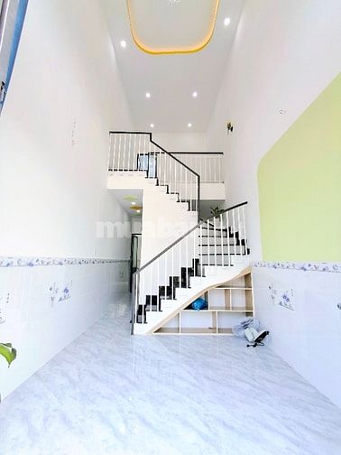 Nhà SHC đường 6m dt  3m x 13m khu  dân cư 