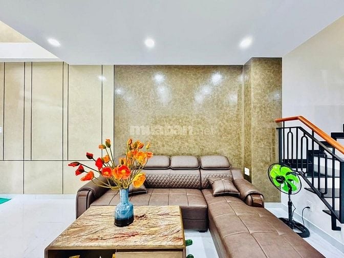 Chốt căn nhà đẹp 50.4m2 ngay Bến Vân Đồn, Quận 4. Giá: 2 Tỷ 650. SHR