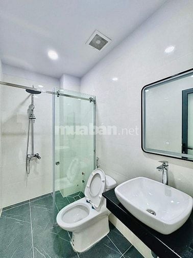 Chốt căn nhà đẹp 50.4m2 ngay Bến Vân Đồn, Quận 4. Giá: 2 Tỷ 650. SHR