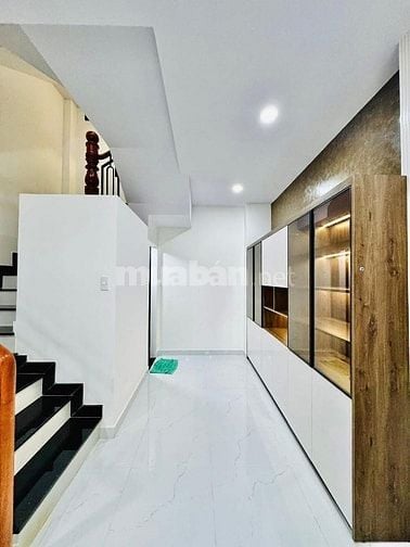 Chốt căn nhà đẹp 50.4m2 ngay Bến Vân Đồn, Quận 4. Giá: 2 Tỷ 650. SHR