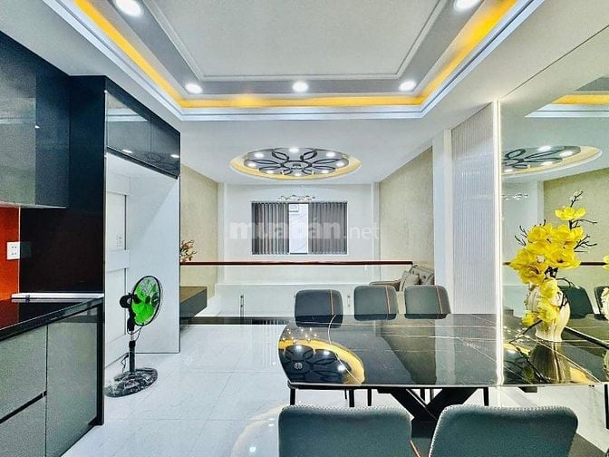 Chốt căn nhà đẹp 50.4m2 ngay Bến Vân Đồn, Quận 4. Giá: 2 Tỷ 650. SHR