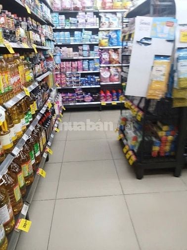 Cửa hàng  tiêu dùng cần tuyển gấp 4 nhân viên bán hàng, phụ kho,..