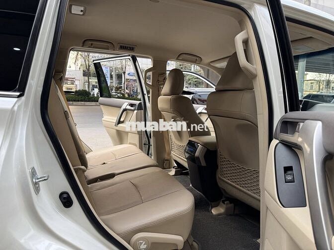 Toyota Land Cruiser Prado 2018 chạy 12V Km