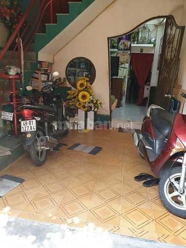 Phòng Trọ Đúc- Đẹp Tường Đỏ Phòng Máy Lạnh
