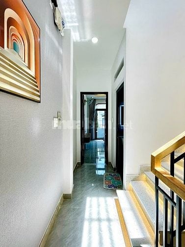 Nhà đẹp cần bán giá 2 tỷ400 Đoàn Văn Bơ P14 Q4. DT 40m² sổ hồng riêng