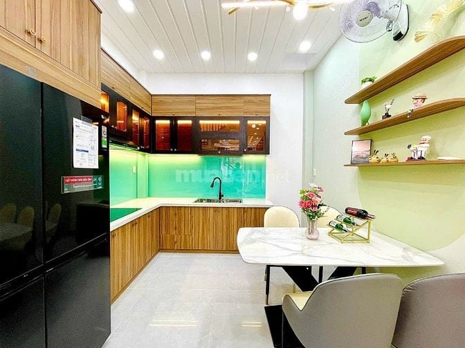 Nhà đẹp cần bán giá 2 tỷ400 Đoàn Văn Bơ P14 Q4. DT 40m² sổ hồng riêng