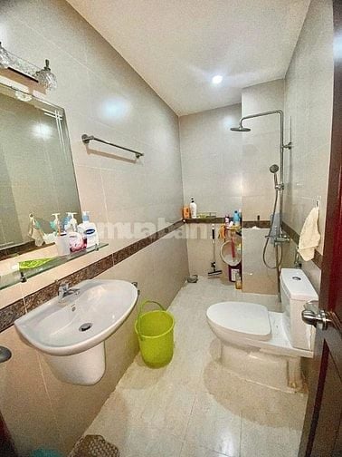 Mình cần cho thuê 1 phòng ở Quận 4 TP.HCM ngay sát đại học Luật 