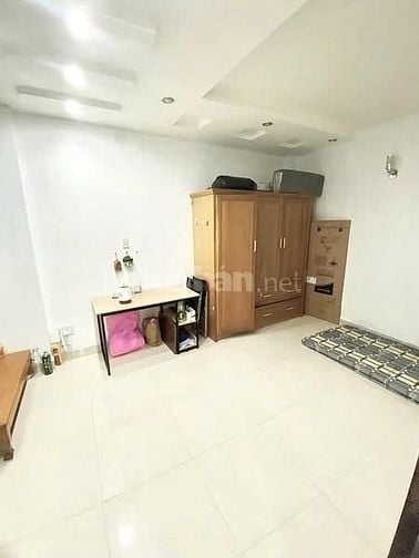 Mình cần cho thuê 1 phòng ở Quận 4 TP.HCM ngay sát đại học Luật 