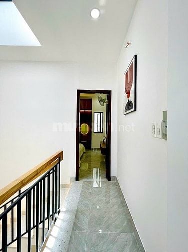 Nhà đẹp cần bán giá 2 tỷ400 Đoàn Văn Bơ P14 Q4. DT 40m² sổ hồng riêng
