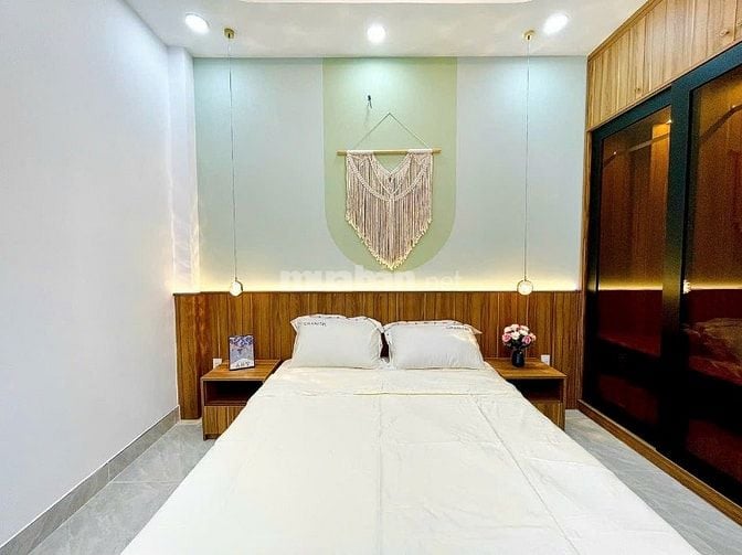 Nhà đẹp cần bán giá 2 tỷ400 Đoàn Văn Bơ P14 Q4. DT 40m² sổ hồng riêng