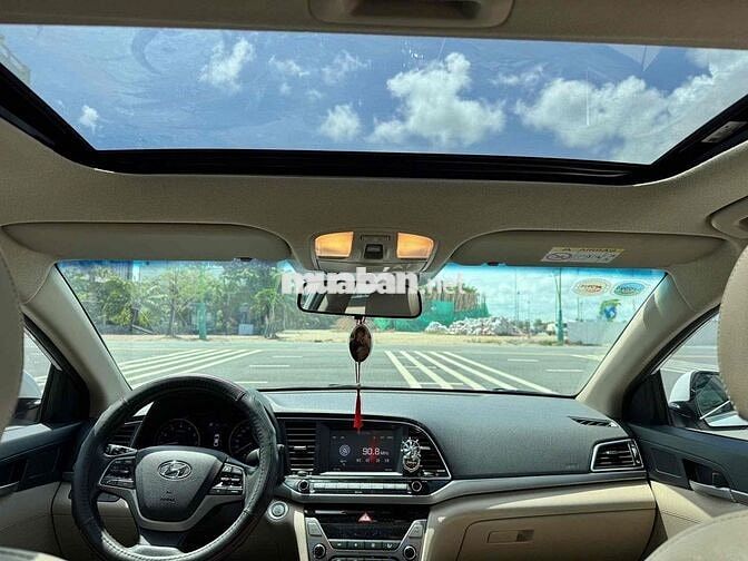 Hyundai Elantra 2018 2.0 AT giá ngang xe hạng B