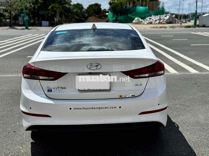 Hyundai Elantra 2018 2.0 AT giá ngang xe hạng B