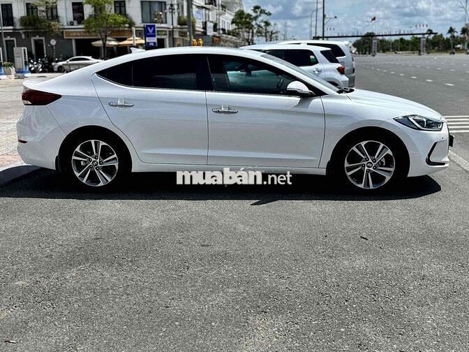 Hyundai Elantra 2018 2.0 AT giá ngang xe hạng B